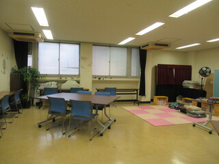 勉強用、くつろぎ用など用途別にスペースを作っています。